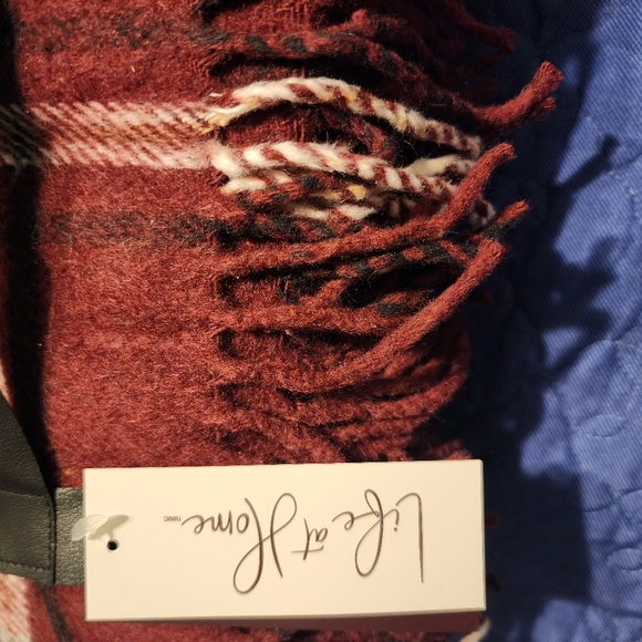 New w/tags Plaid Throw - Picture 2 of 6